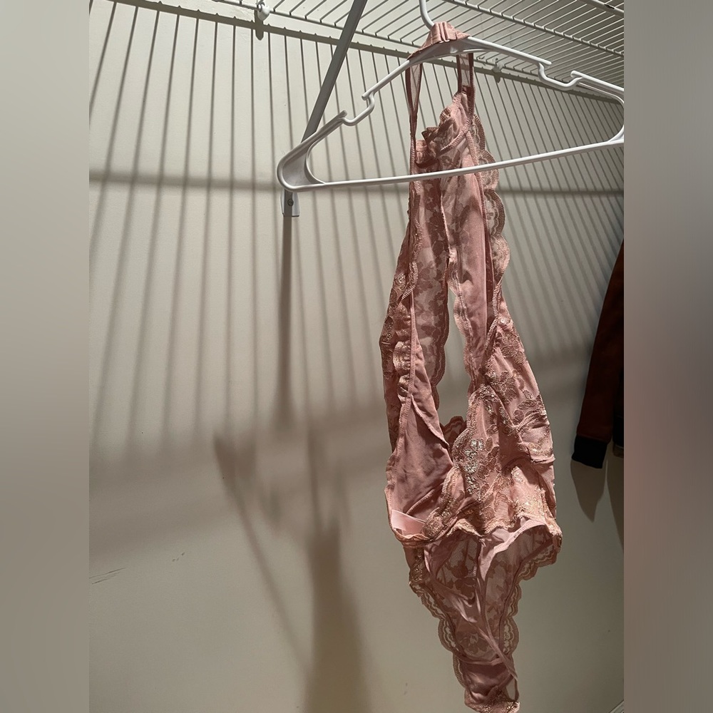 Lingerie - Picture 2 of 2